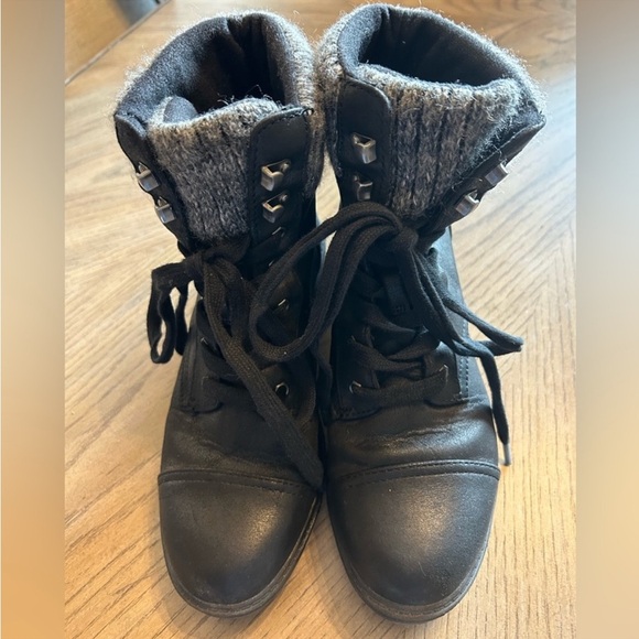 Black and gray lace up women's boots size 7 - Picture 1 of 7